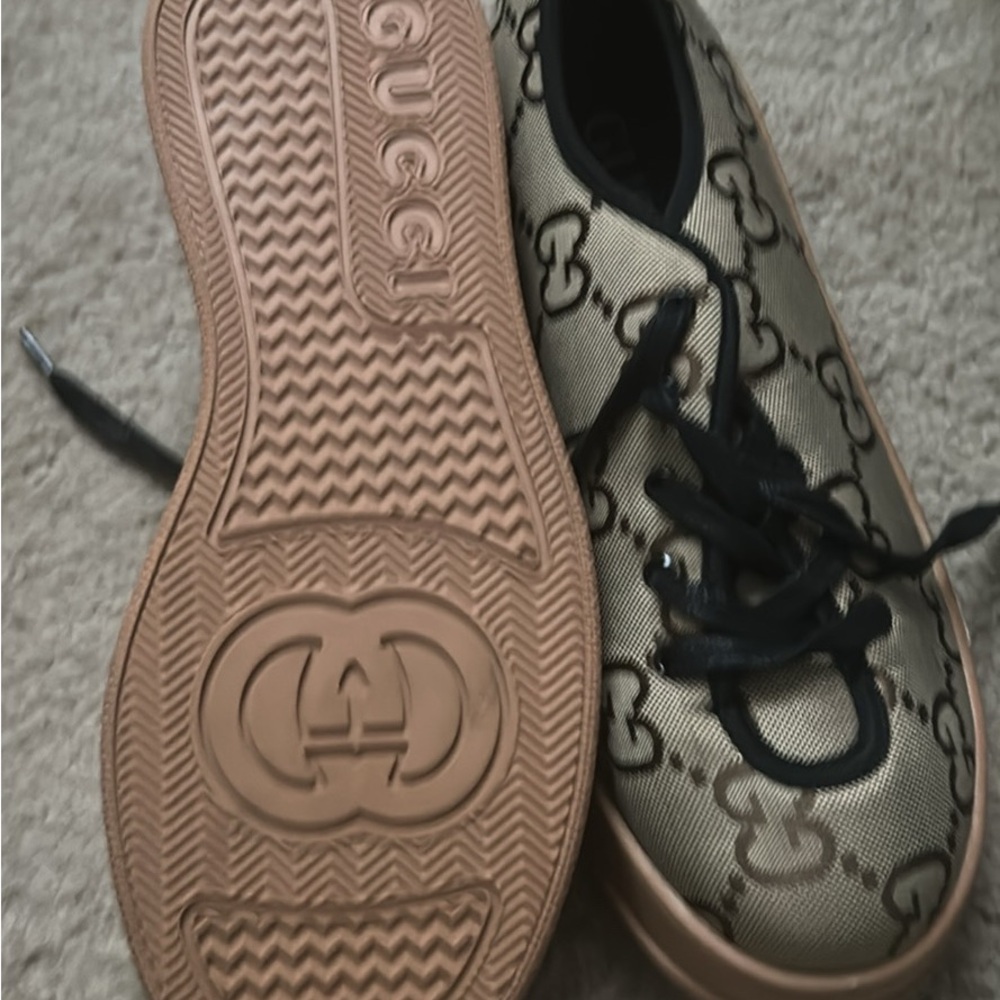 Gucci Women's Black and Tan Sneakers